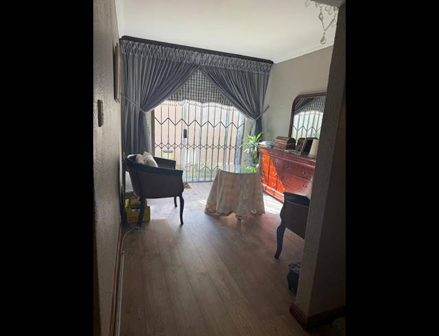 3 BEDROOM HOUSE FOR SALE IN KENSINGTON